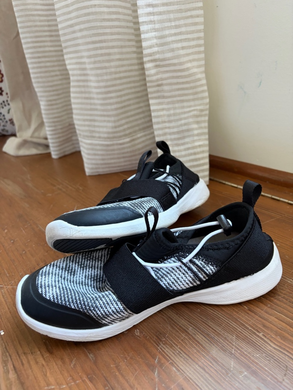Vionic Slip-On Athletic Sneakers in Black & White